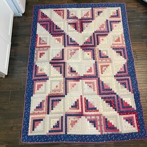 Hand quilted log cabin quilt patriotic colors